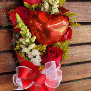 Rosas,  flores do campo e balão coração.